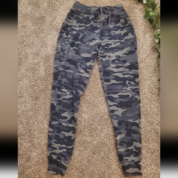 Alphalete Premium Joggers - Picture 3 of 4